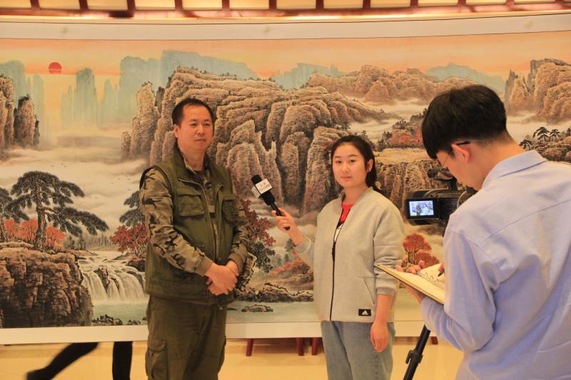五台山书画艺术研究院副院长王宝成佛教圣地创作禅画